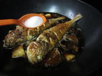 香菇豆腐烩黄鱼怎么做，香菇豆腐烩黄鱼怎么做好吃，香菇豆腐烩黄鱼做法