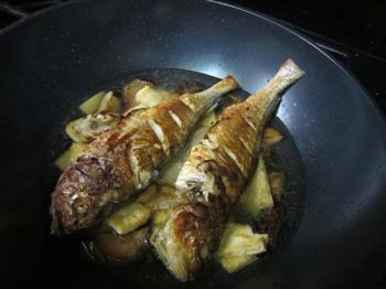 香菇豆腐烩黄鱼怎么做，香菇豆腐烩黄鱼怎么做好吃，香菇豆腐烩黄鱼做法