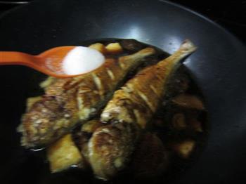 香菇豆腐烩黄鱼怎么做，香菇豆腐烩黄鱼怎么做好吃，香菇豆腐烩黄鱼做法
