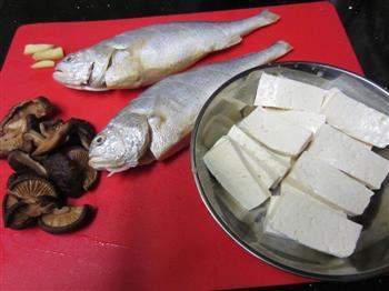 香菇豆腐烩黄鱼怎么做，香菇豆腐烩黄鱼怎么做好吃，香菇豆腐烩黄鱼做法