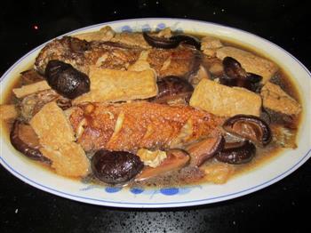 香菇豆腐烩黄鱼怎么做，香菇豆腐烩黄鱼怎么做好吃，香菇豆腐烩黄鱼做法