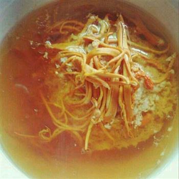 虫草花炖肉饼怎么做，虫草花炖肉饼怎么做好吃，虫草花炖肉饼做法