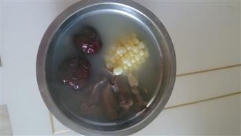 百合玉米猪心汤怎么做，百合玉米猪心汤怎么做好吃，百合玉米猪心汤做法