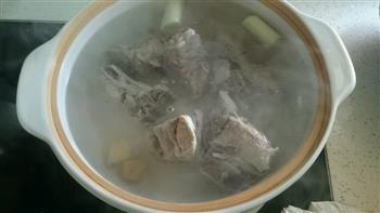 香菇腔骨汤怎么做，香菇腔骨汤怎么做好吃，香菇腔骨汤做法