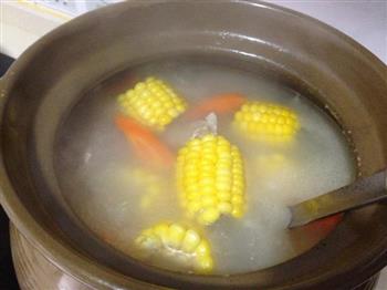 胡萝卜玉米马蹄龙骨汤怎么做，胡萝卜玉米马蹄龙骨汤怎么做好吃，胡萝卜玉米马蹄龙骨汤做法