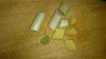 香菇腔骨汤怎么做，香菇腔骨汤怎么做好吃，香菇腔骨汤做法