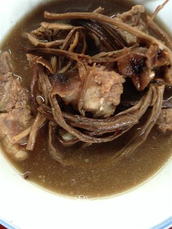 浓香龙骨茶树菇汤怎么做，浓香龙骨茶树菇汤怎么做好吃，浓香龙骨茶树菇汤做法