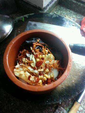 黄花胶响螺虫草花炖乌鸡汤怎么做，黄花胶响螺虫草花炖乌鸡汤怎么做好吃，黄花胶响螺虫草花炖乌鸡汤做法