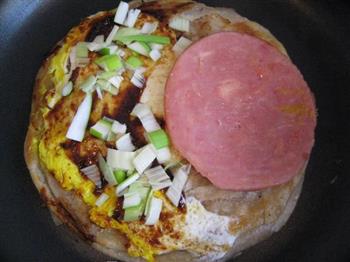 火腿蛋手抓饼怎么做，火腿蛋手抓饼怎么做好吃，火腿蛋手抓饼做法
