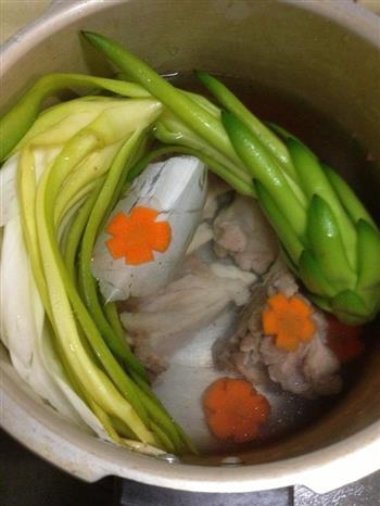 霸王花胡萝卜龙骨汤怎么做，霸王花胡萝卜龙骨汤怎么做好吃，霸王花胡萝卜龙骨汤做法
