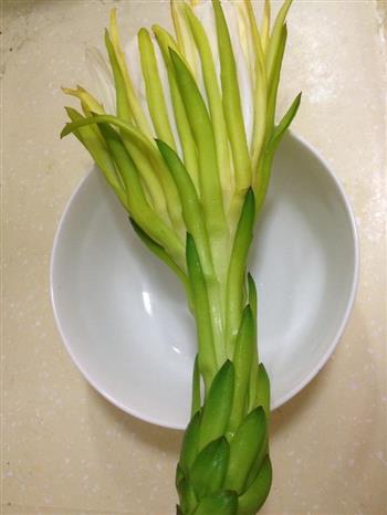 霸王花胡萝卜龙骨汤怎么做，霸王花胡萝卜龙骨汤怎么做好吃，霸王花胡萝卜龙骨汤做法