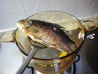 萝卜芹菜鲫鱼汤怎么做，萝卜芹菜鲫鱼汤怎么做好吃，萝卜芹菜鲫鱼汤做法