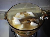 萝卜芹菜鲫鱼汤怎么做，萝卜芹菜鲫鱼汤怎么做好吃，萝卜芹菜鲫鱼汤做法