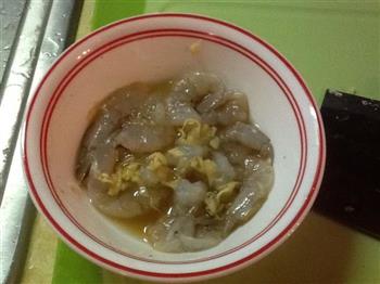 蒜蓉粉丝蒸仙贝鸡蓉虾球怎么做，蒜蓉粉丝蒸仙贝鸡蓉虾球怎么做好吃，蒜蓉粉丝蒸仙贝鸡蓉虾球做法