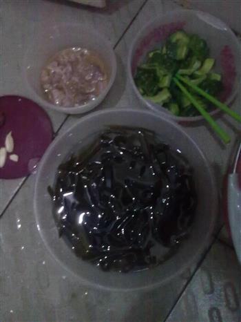 苦瓜海带瘦肉汤怎么做，苦瓜海带瘦肉汤怎么做好吃，苦瓜海带瘦肉汤做法