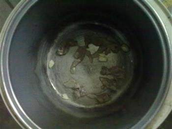 苦瓜海带瘦肉汤怎么做，苦瓜海带瘦肉汤怎么做好吃，苦瓜海带瘦肉汤做法
