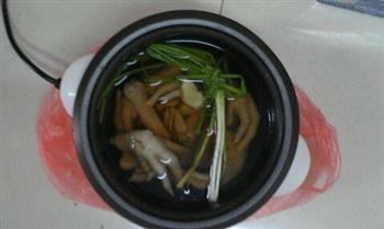 电饭锅香菇枸杞凤爪汤怎么做，电饭锅香菇枸杞凤爪汤怎么做好吃，电饭锅香菇枸杞凤爪汤做法