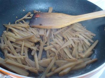 酸笋泡椒焖鱼怎么做，酸笋泡椒焖鱼怎么做好吃，酸笋泡椒焖鱼做法