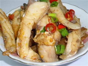 酸笋泡椒焖鱼怎么做，酸笋泡椒焖鱼怎么做好吃，酸笋泡椒焖鱼做法
