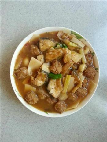草鱼烧丸子怎么做，草鱼烧丸子怎么做好吃，草鱼烧丸子做法