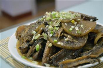 萝卜烧带鱼怎么做，萝卜烧带鱼怎么做好吃，萝卜烧带鱼做法