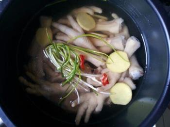 排骨鸡爪汤怎么做，排骨鸡爪汤怎么做好吃，排骨鸡爪汤做法