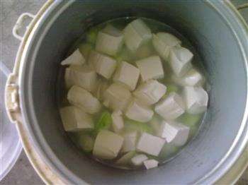 蛤蜊豆腐丝瓜汤怎么做，蛤蜊豆腐丝瓜汤怎么做好吃，蛤蜊豆腐丝瓜汤做法