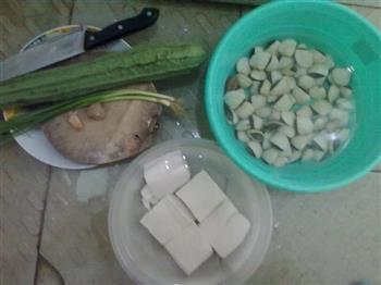 蛤蜊豆腐丝瓜汤怎么做，蛤蜊豆腐丝瓜汤怎么做好吃，蛤蜊豆腐丝瓜汤做法