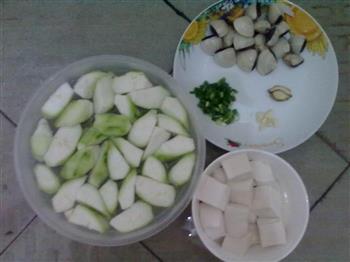 蛤蜊豆腐丝瓜汤怎么做，蛤蜊豆腐丝瓜汤怎么做好吃，蛤蜊豆腐丝瓜汤做法