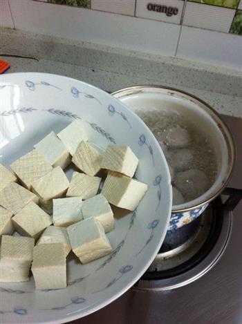 酸菜豆腐猪肉丸汤怎么做，酸菜豆腐猪肉丸汤怎么做好吃，酸菜豆腐猪肉丸汤做法