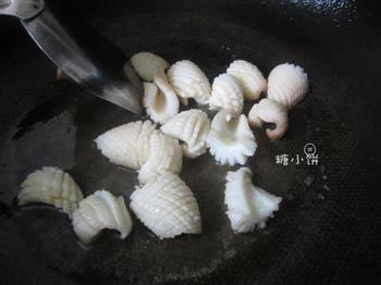 酱爆墨鱼卷儿怎么做，酱爆墨鱼卷儿怎么做好吃，酱爆墨鱼卷儿做法