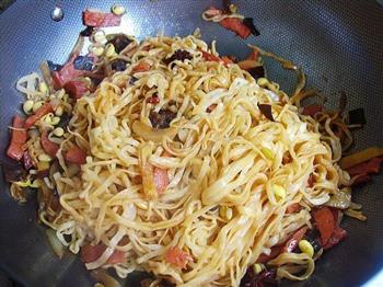 豆芽焖面怎么做，豆芽焖面怎么做好吃，豆芽焖面做法
