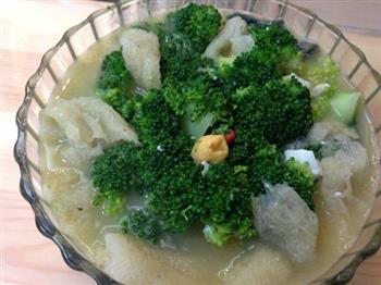 上汤竹荪西兰花怎么做，上汤竹荪西兰花怎么做好吃，上汤竹荪西兰花做法