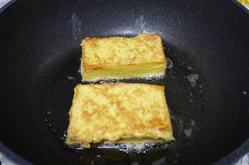 鸡蛋煎面包片怎么做，鸡蛋煎面包片怎么做好吃，鸡蛋煎面包片做法
