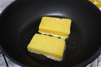 鸡蛋煎面包片怎么做，鸡蛋煎面包片怎么做好吃，鸡蛋煎面包片做法