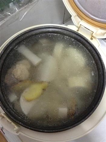 电饭煲版排骨萝卜汤怎么做，电饭煲版排骨萝卜汤怎么做好吃，电饭煲版排骨萝卜汤做法