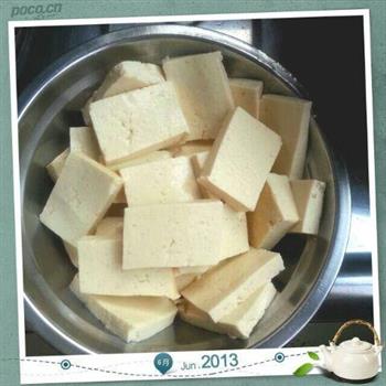 豆腐金针菇鲫鱼汤怎么做，豆腐金针菇鲫鱼汤怎么做好吃，豆腐金针菇鲫鱼汤做法