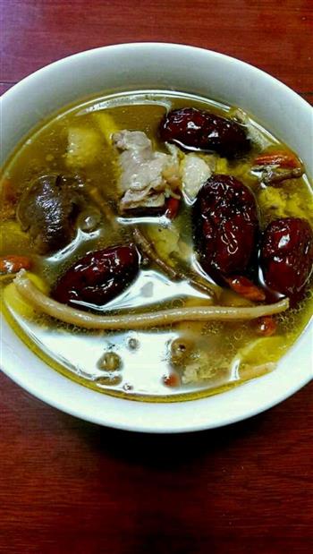 药膳鸡汤怎么做，药膳鸡汤怎么做好吃，药膳鸡汤做法