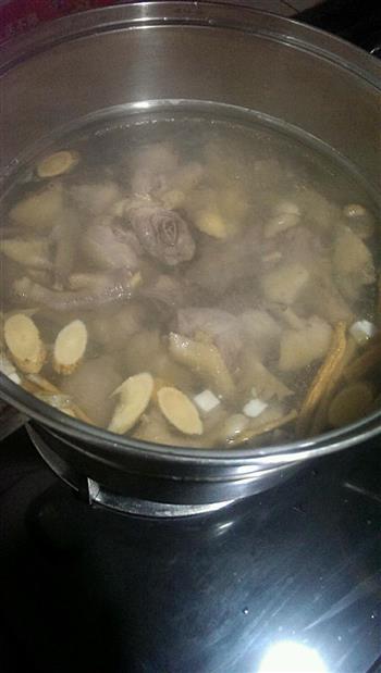 药膳鸡汤怎么做，药膳鸡汤怎么做好吃，药膳鸡汤做法