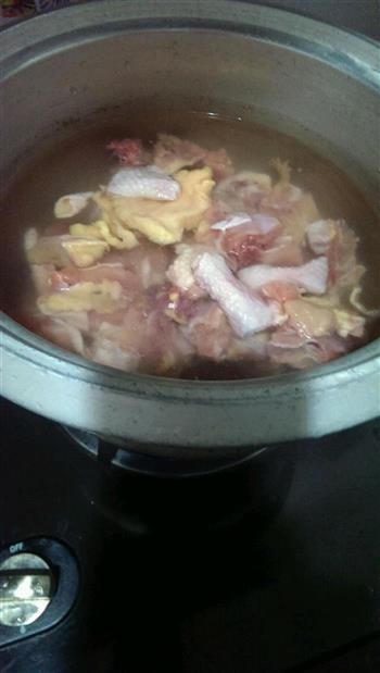 药膳鸡汤怎么做，药膳鸡汤怎么做好吃，药膳鸡汤做法