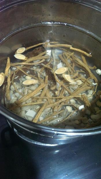 药膳鸡汤怎么做，药膳鸡汤怎么做好吃，药膳鸡汤做法