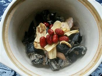 海参黄芪红枣乌鸡汤怎么做，海参黄芪红枣乌鸡汤怎么做好吃，海参黄芪红枣乌鸡汤做法