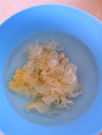 香甜软糯的银耳莲子汤怎么做，香甜软糯的银耳莲子汤怎么做好吃，香甜软糯的银耳莲子汤做法