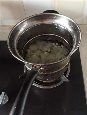 香甜软糯的银耳莲子汤怎么做，香甜软糯的银耳莲子汤怎么做好吃，香甜软糯的银耳莲子汤做法