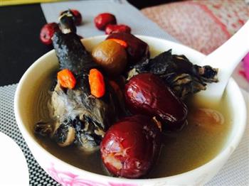 红枣乌鸡汤怎么做，红枣乌鸡汤怎么做好吃，红枣乌鸡汤做法