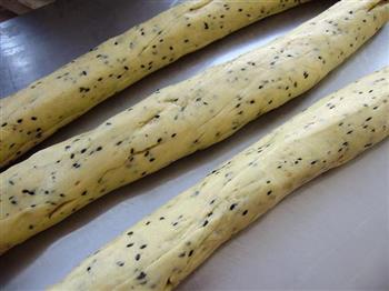 黑芝麻小麻花怎么做，黑芝麻小麻花怎么做好吃，黑芝麻小麻花做法
