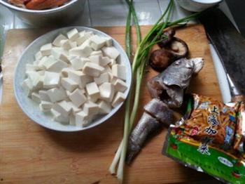 鱼头烧豆付怎么做，鱼头烧豆付怎么做好吃，鱼头烧豆付做法