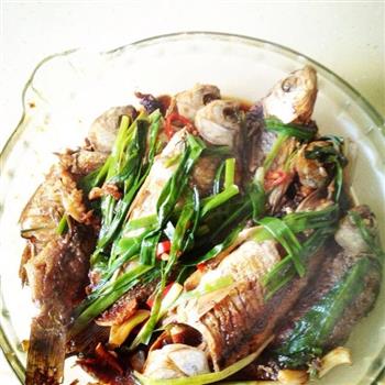 香葱烤鱼怎么做，香葱烤鱼怎么做好吃，香葱烤鱼做法