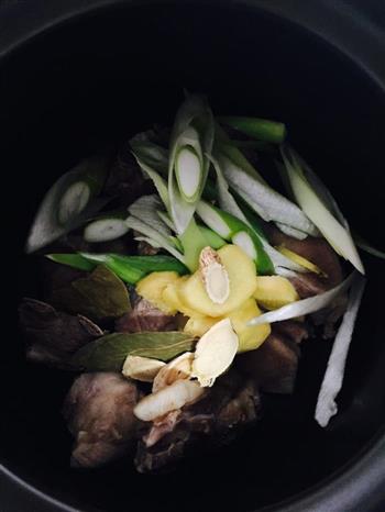 菌菇玉米羊肉汤怎么做，菌菇玉米羊肉汤怎么做好吃，菌菇玉米羊肉汤做法