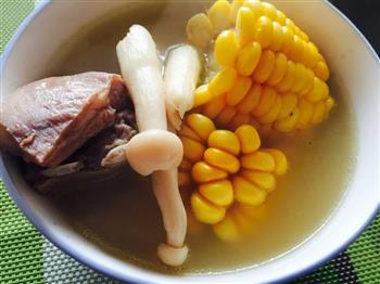 菌菇玉米羊肉汤怎么做，菌菇玉米羊肉汤怎么做好吃，菌菇玉米羊肉汤做法